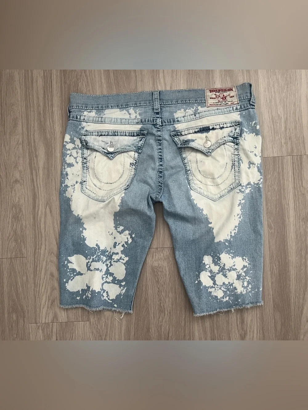True Religion Men’s Size 42 Cut-Off Natural Big T Distressed Denim Shorts